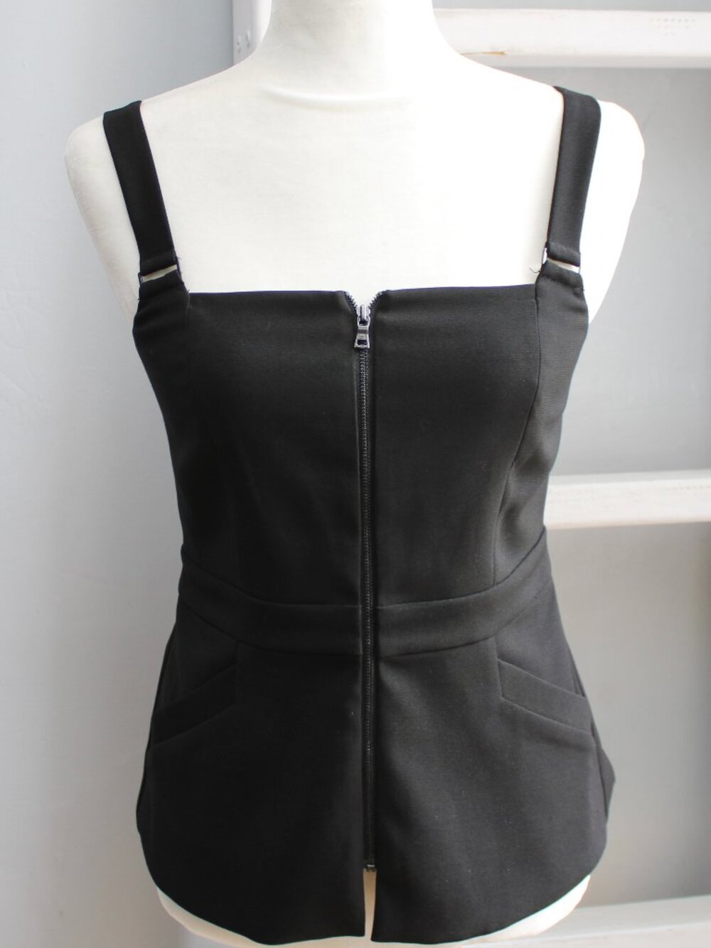 BCBG MAXAZRIA Charly Front Zip-Up Open-Back Spaghetti Strap Peplum Top Size XS